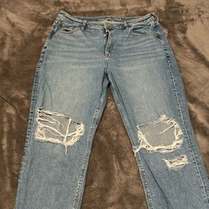 American Eagle Strigid Mom Jeans